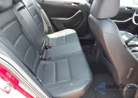 2014 Volkswagen Jetta 1.8T Se z USA, uszkodzony, nr VIN 3VWD17AJ2EM227724